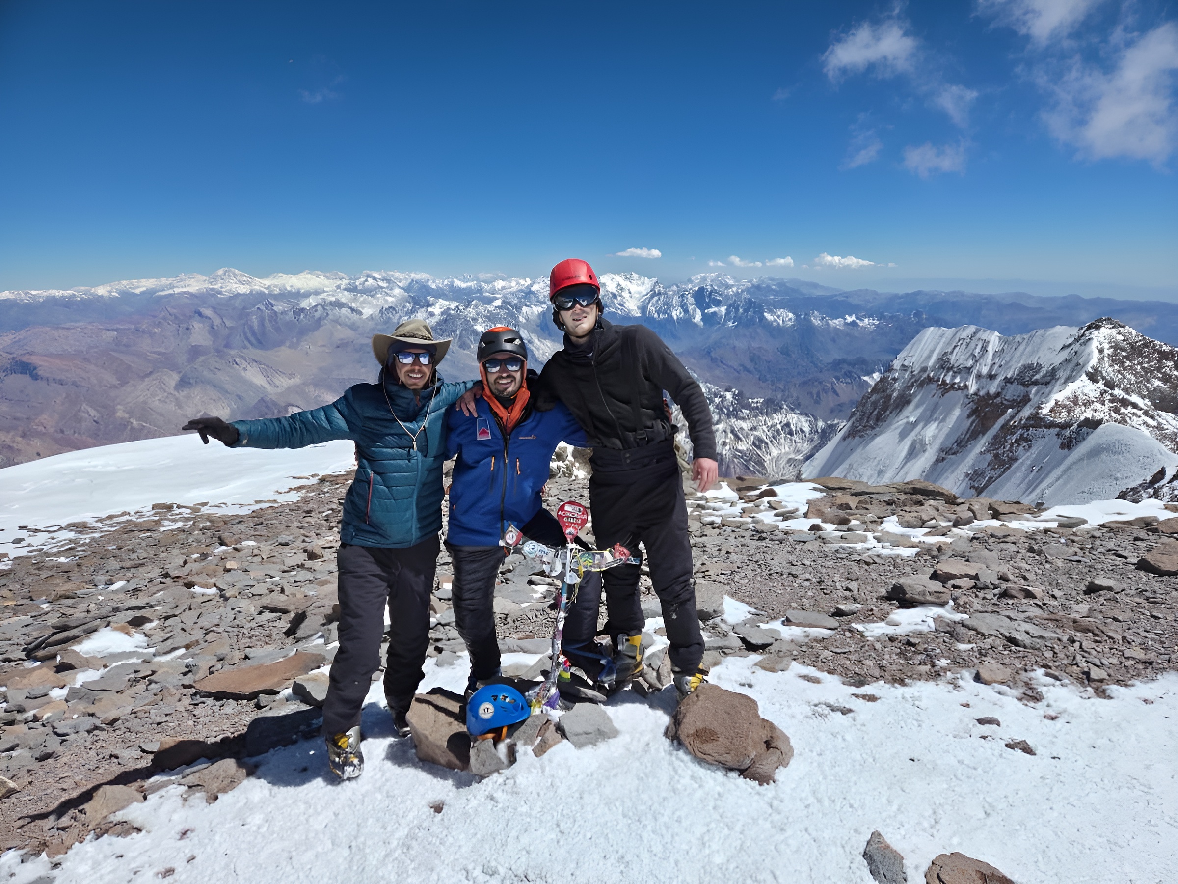Expedicionistas de Lanko ascendiendo el Aconcagua hacia la cumbre