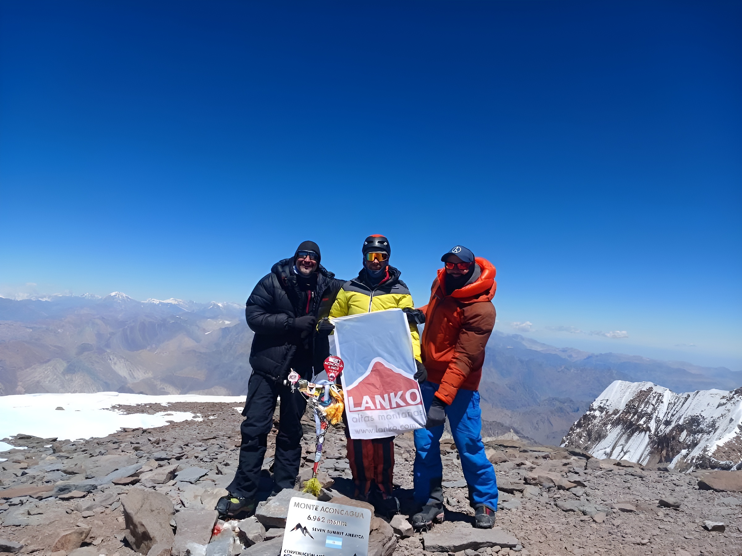 Expedicionistas de Lanko ascendiendo el Aconcagua